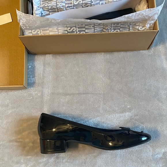 Steve Madden Patent Flats, size 7.5, colour Black - Picture 2 of 4